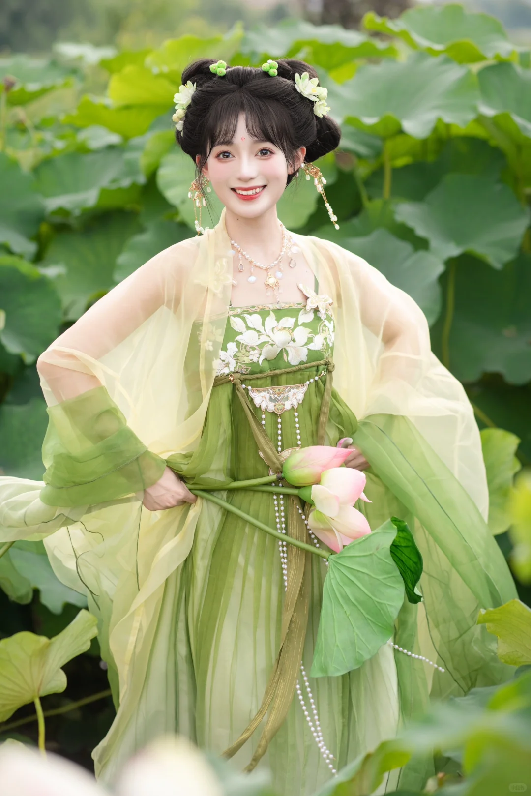“天灵灵地灵灵，荷池里面有仙灵”｜🪷拍照姿势