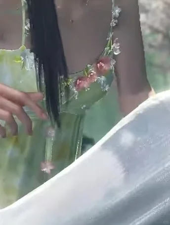 在夏以昼身边什么样的小裙子都敢穿