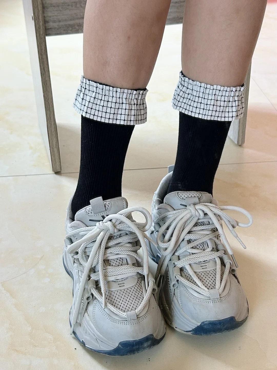 感觉高筒袜搭长靴也是很好看的