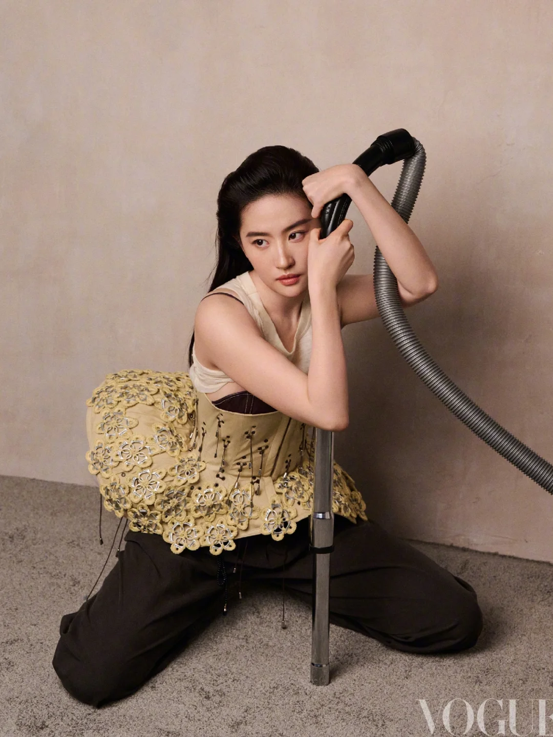 一种野性的性感，有所附着的美才是美