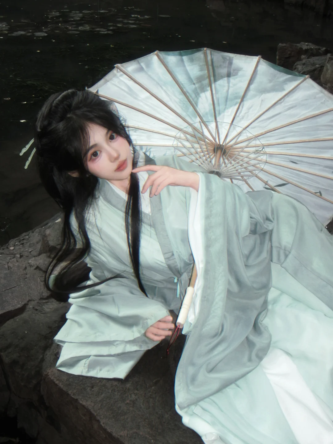 “青衫烟雨客 似是故人来”