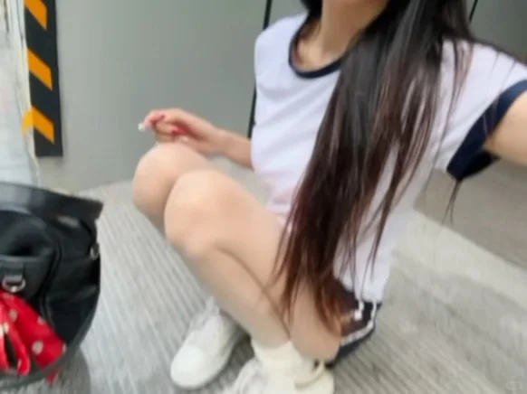 好喜欢蹲着
