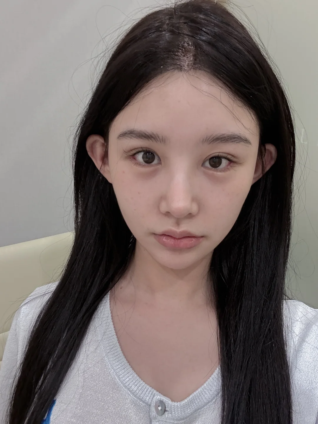同事说：素颜都这样美了。。还调什么