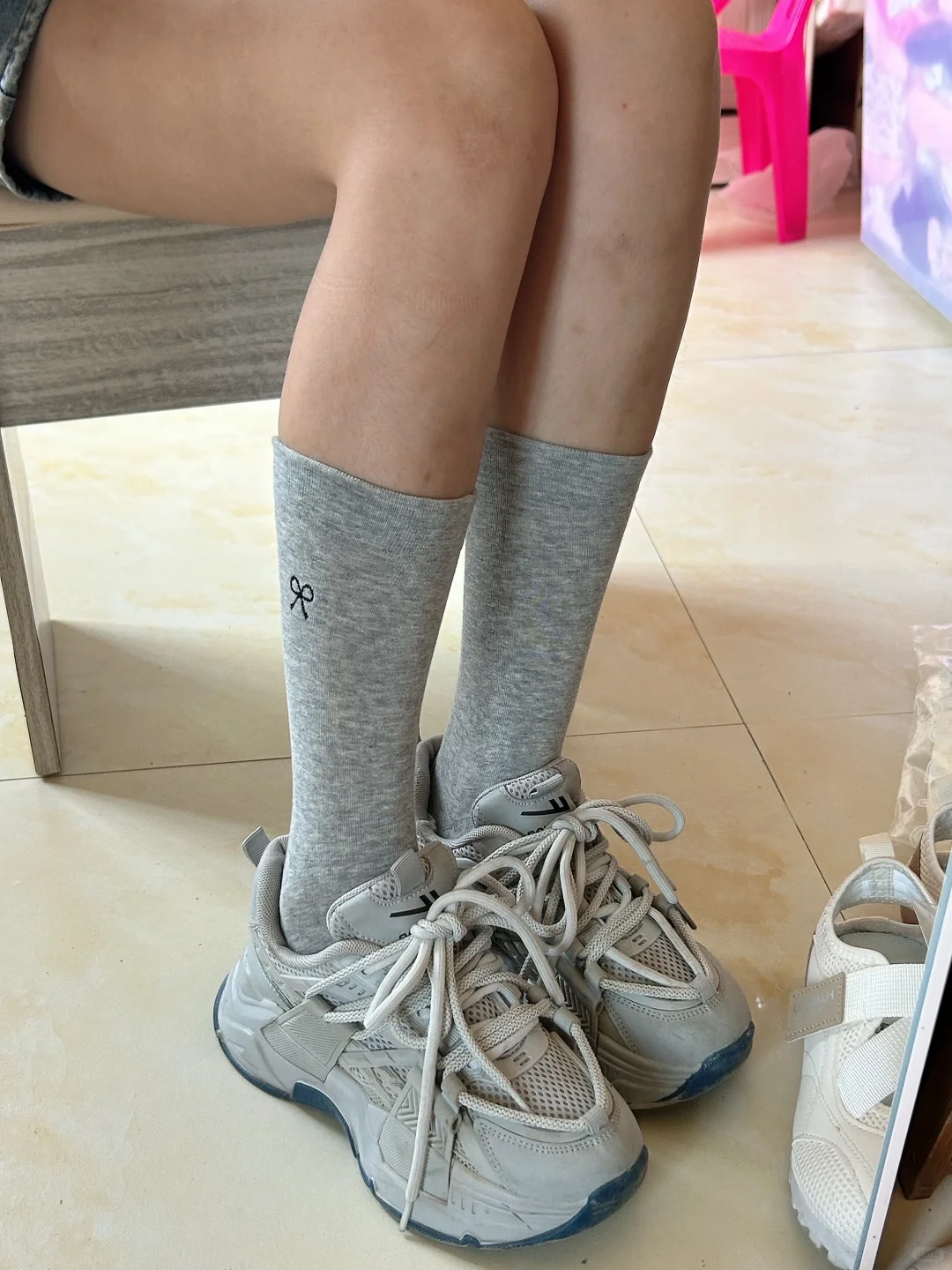 感觉高筒袜搭长靴也是很好看的
