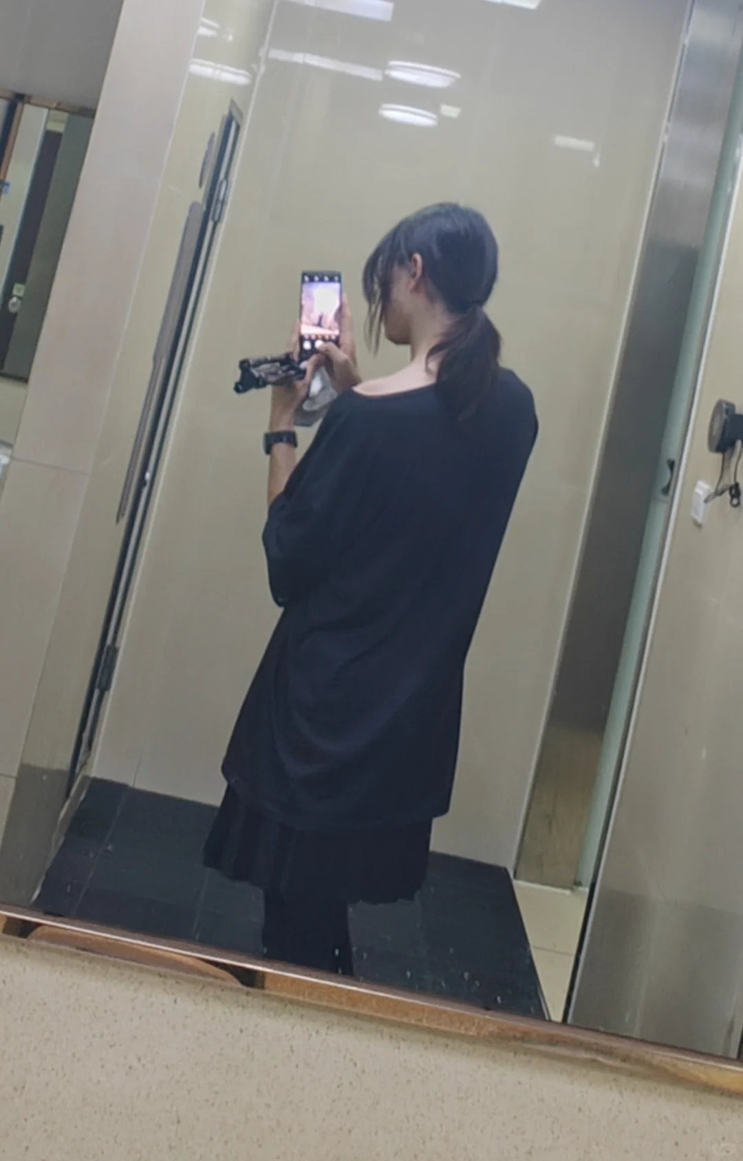 左滑有舞萌