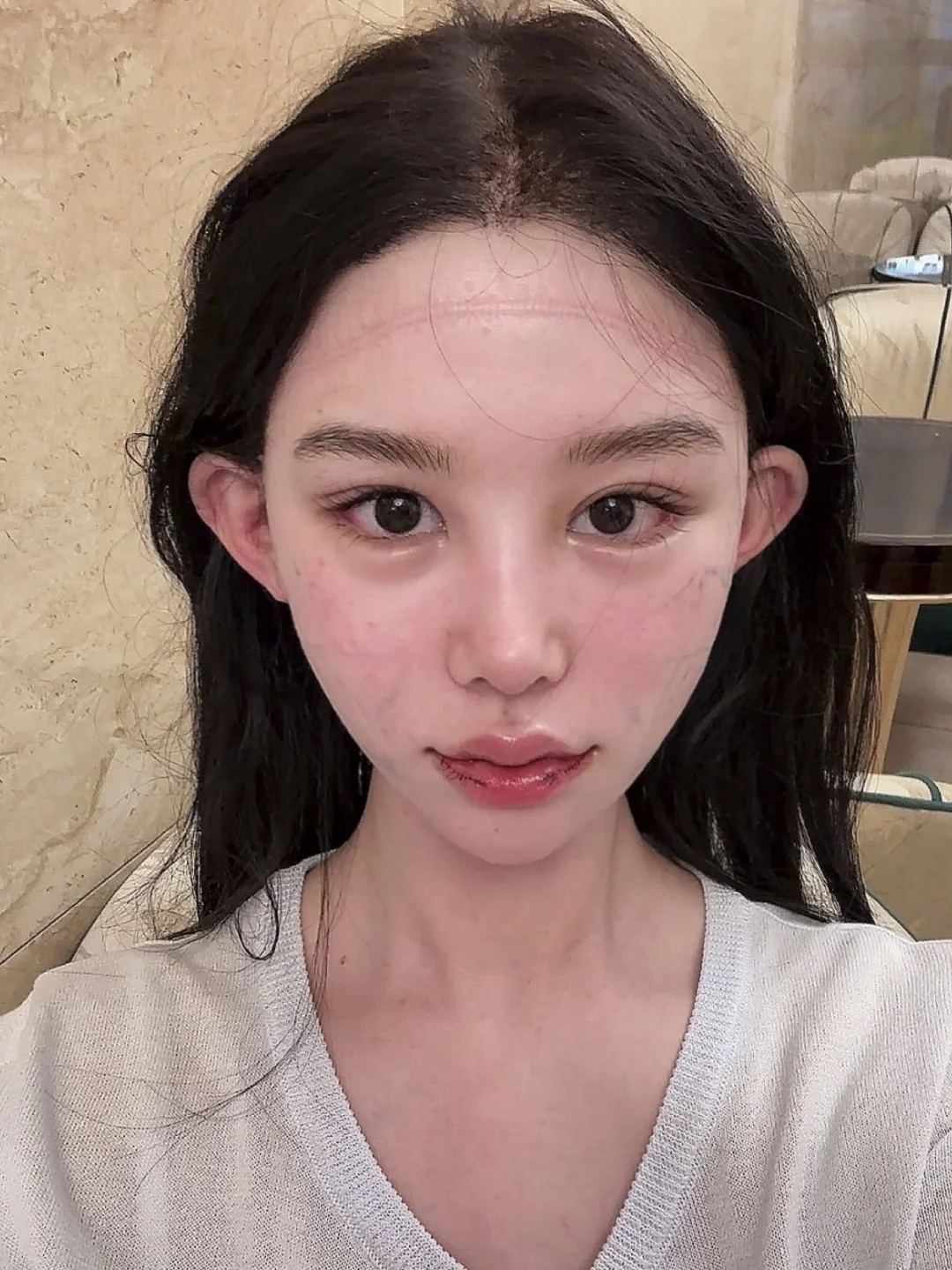 同事说：素颜都这样美了。。还调什么