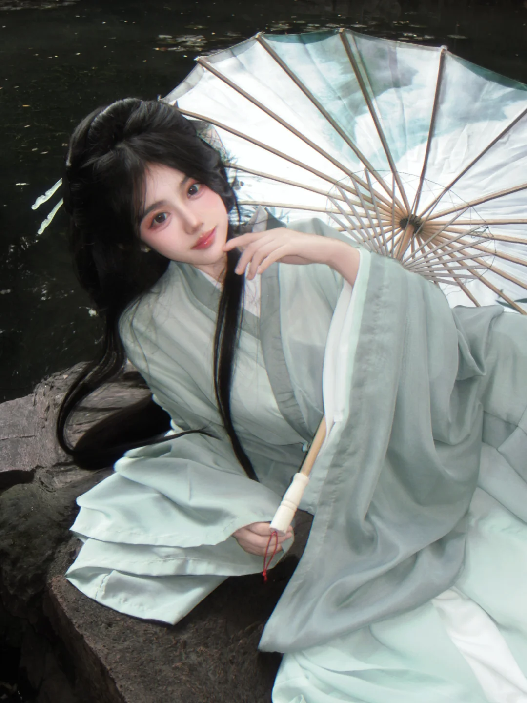 “青衫烟雨客 似是故人来”