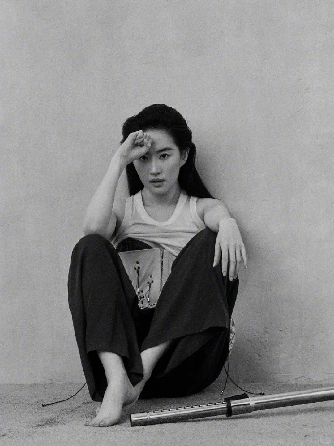 一种野性的性感，有所附着的美才是美
