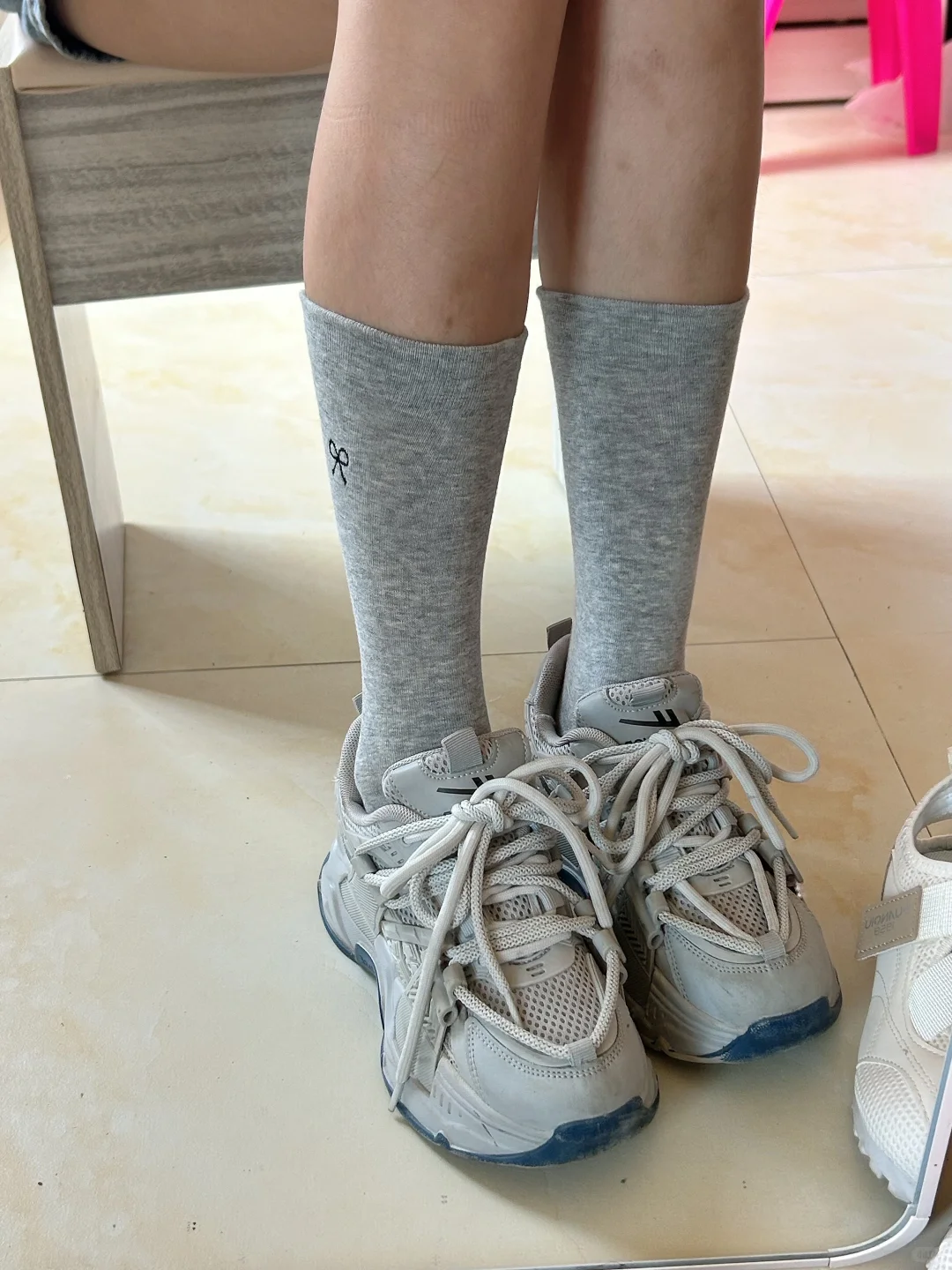 感觉高筒袜搭长靴也是很好看的