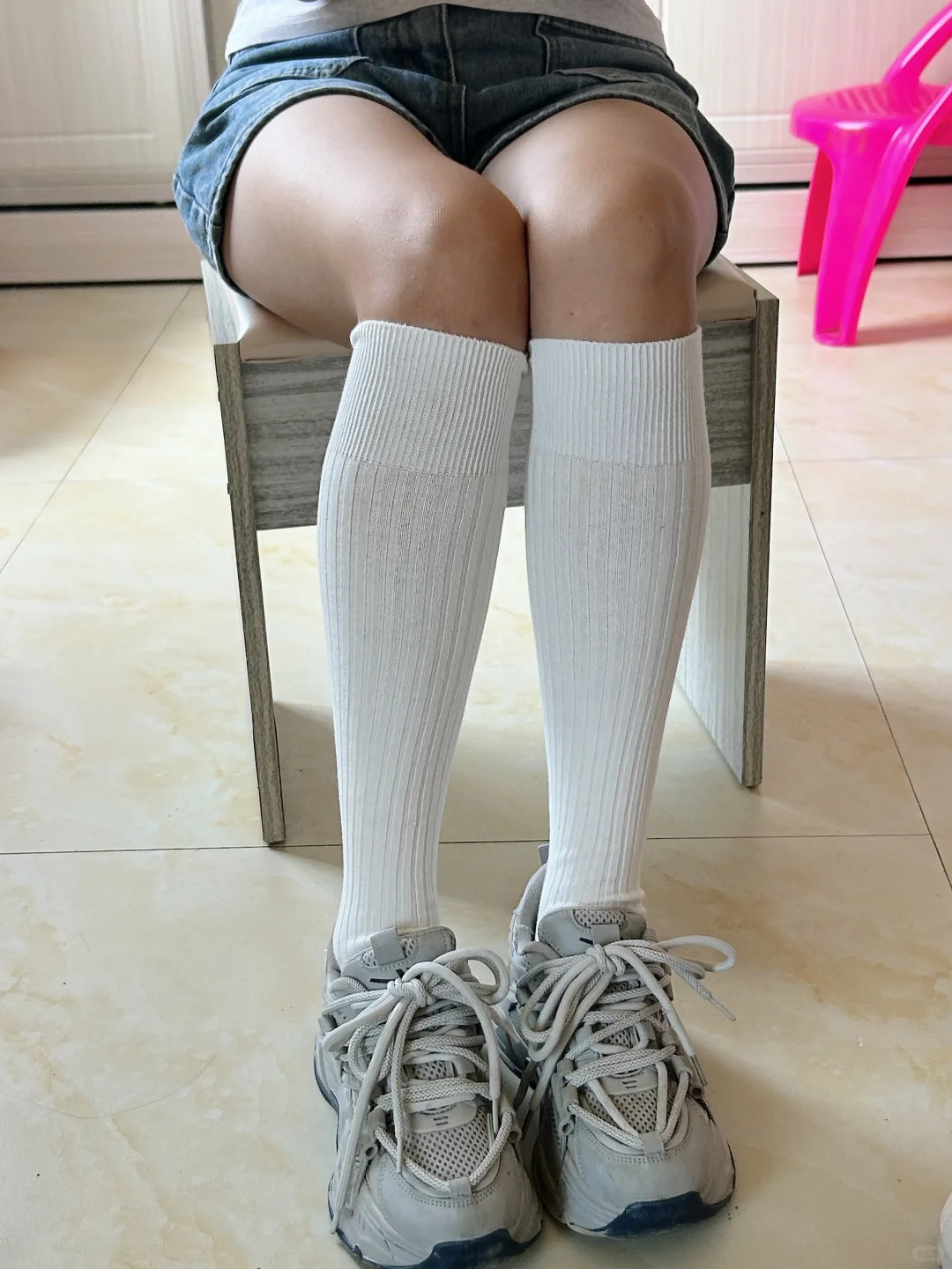 感觉高筒袜搭长靴也是很好看的