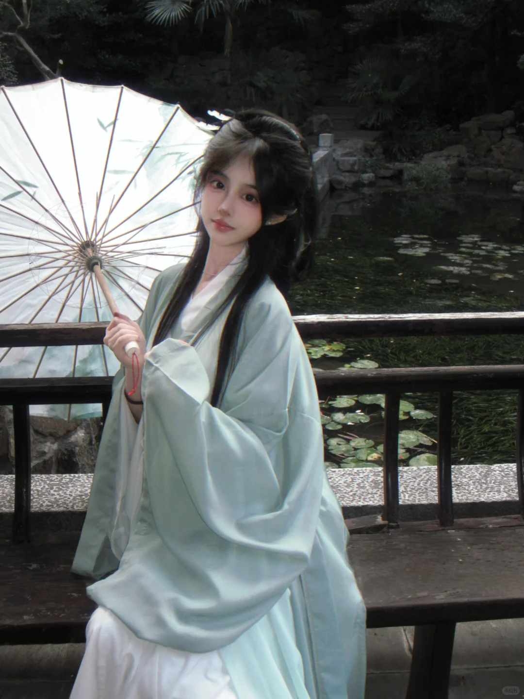 “青衫烟雨客 似是故人来”