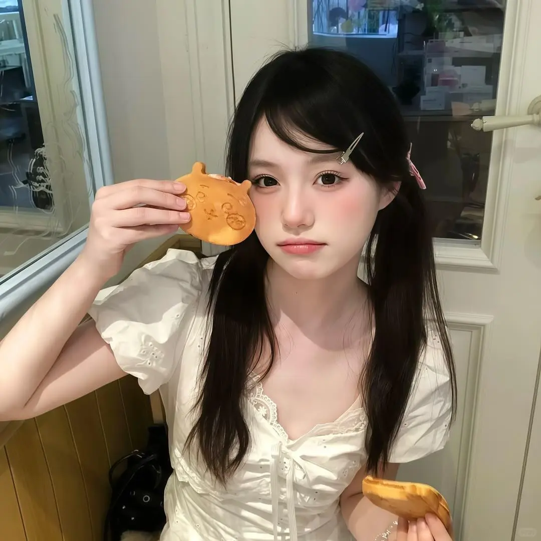 Weat | 甜甜的的女生头像