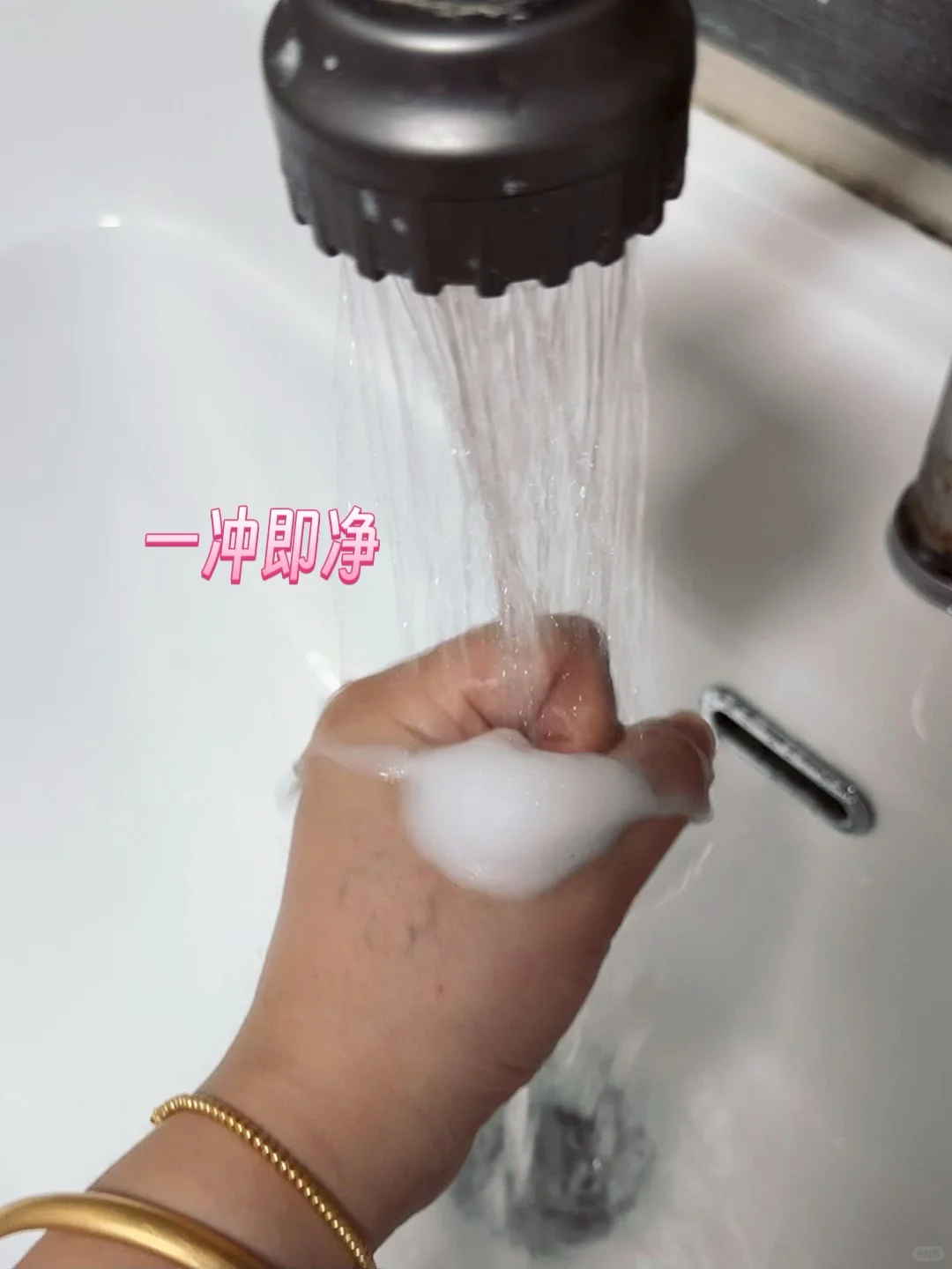 女宝海边玩水后，这个清洁妙招一定要知道