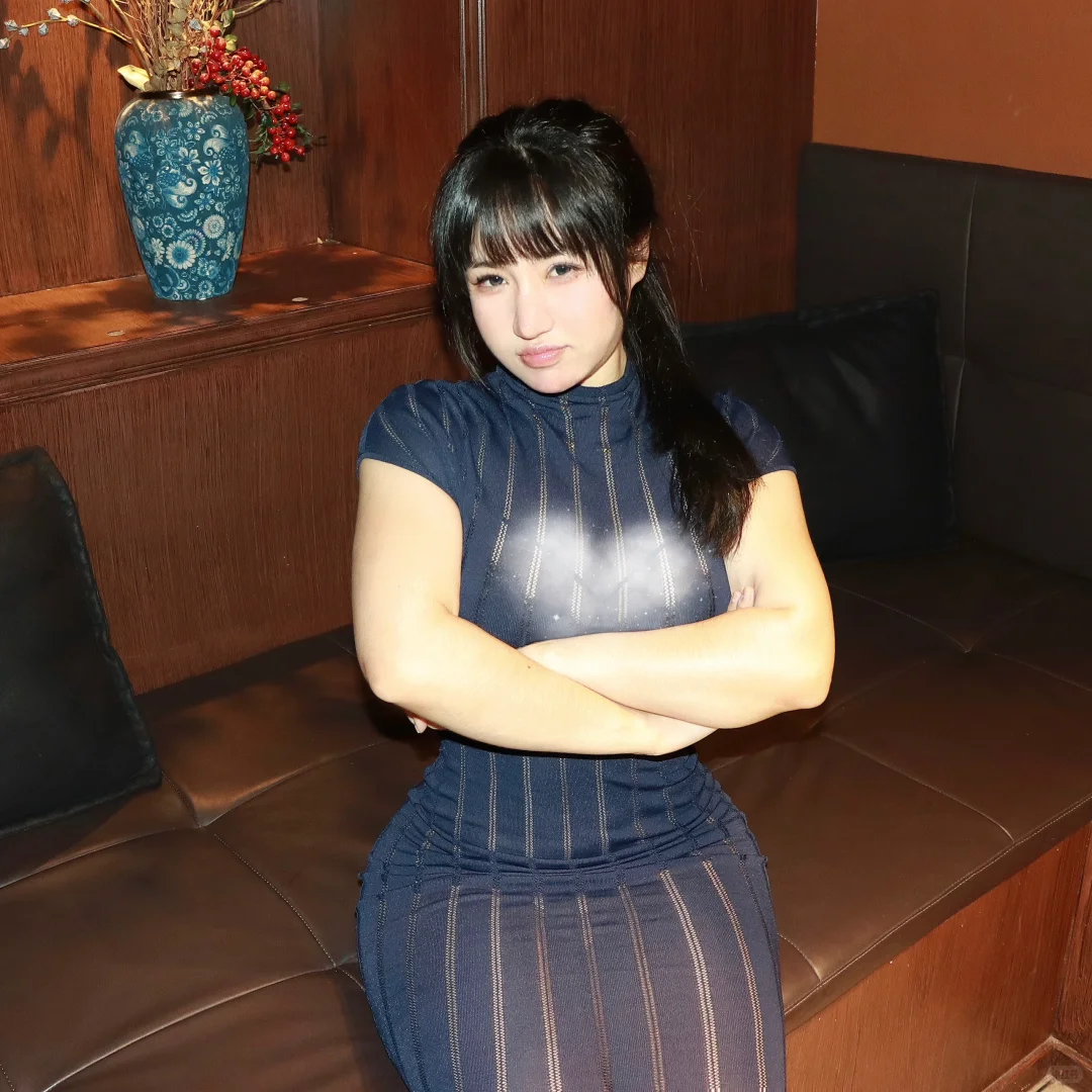 健身女当然是要配包臀裙