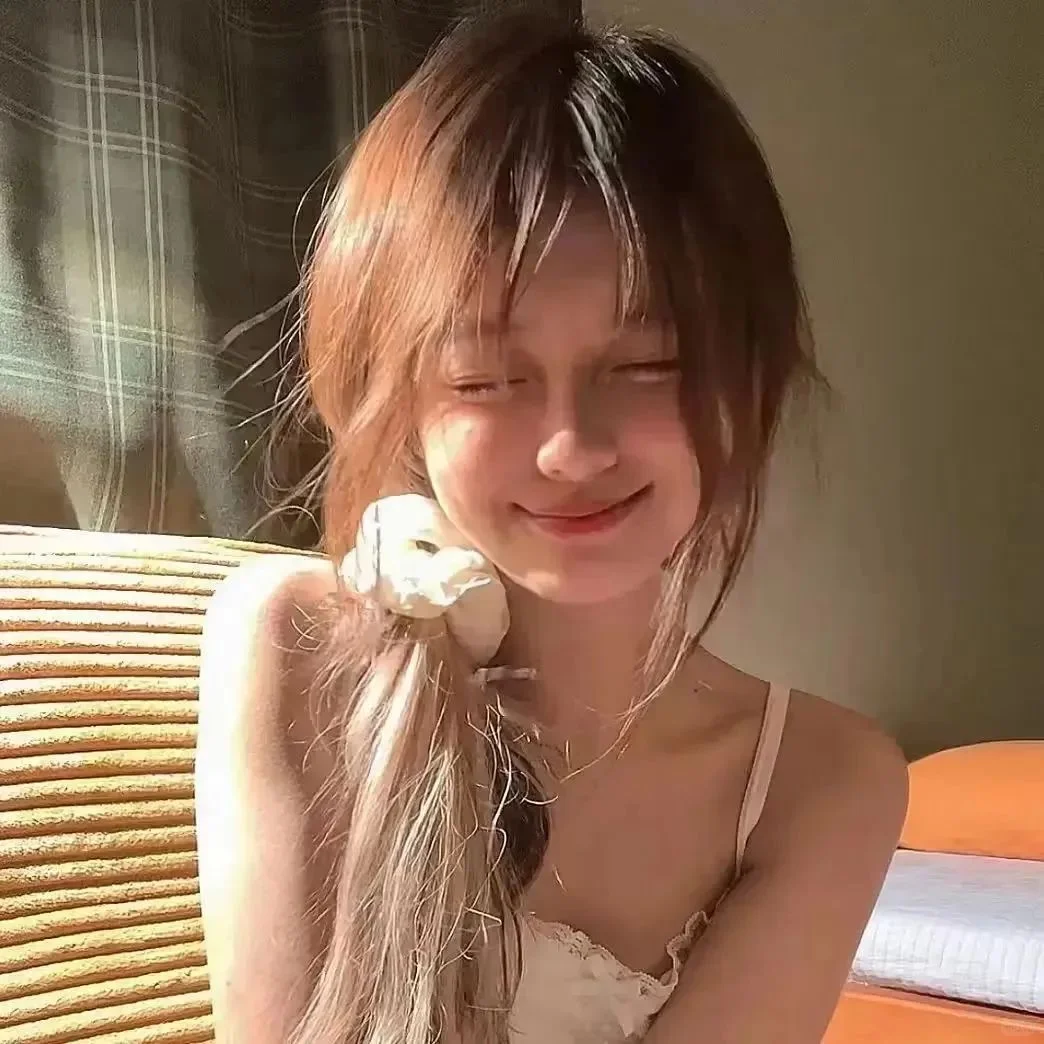 可爱清新气质甜美女生长期不换的头像