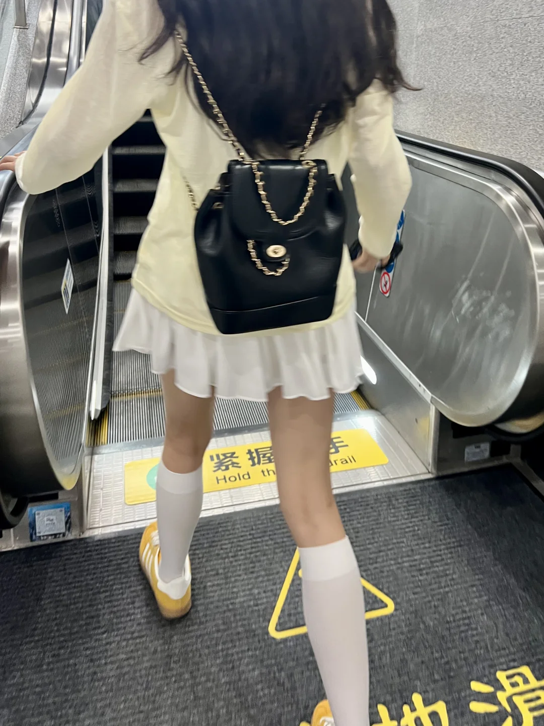谁发明的白色小腿袜！！真的绝了😭