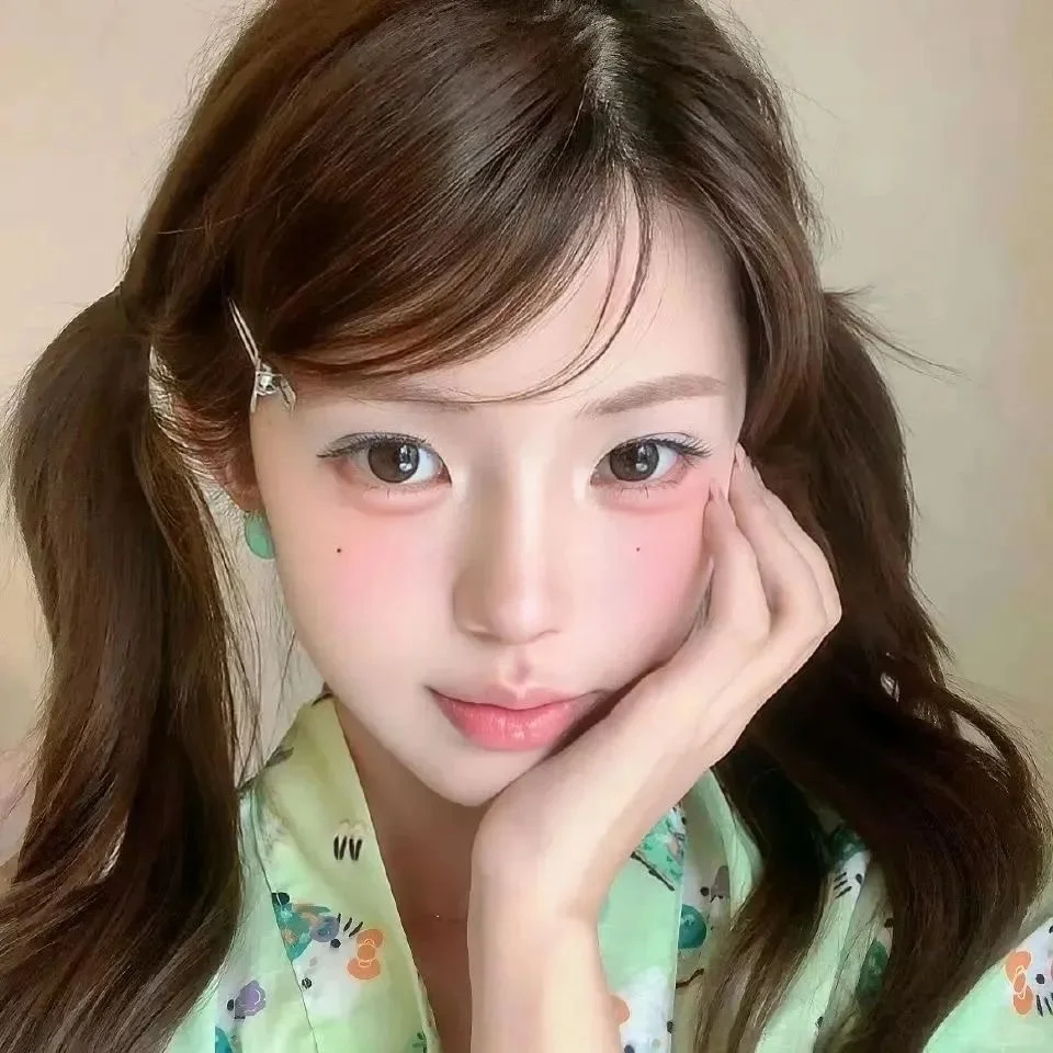 可爱清新气质甜美女生长期不换的头像
