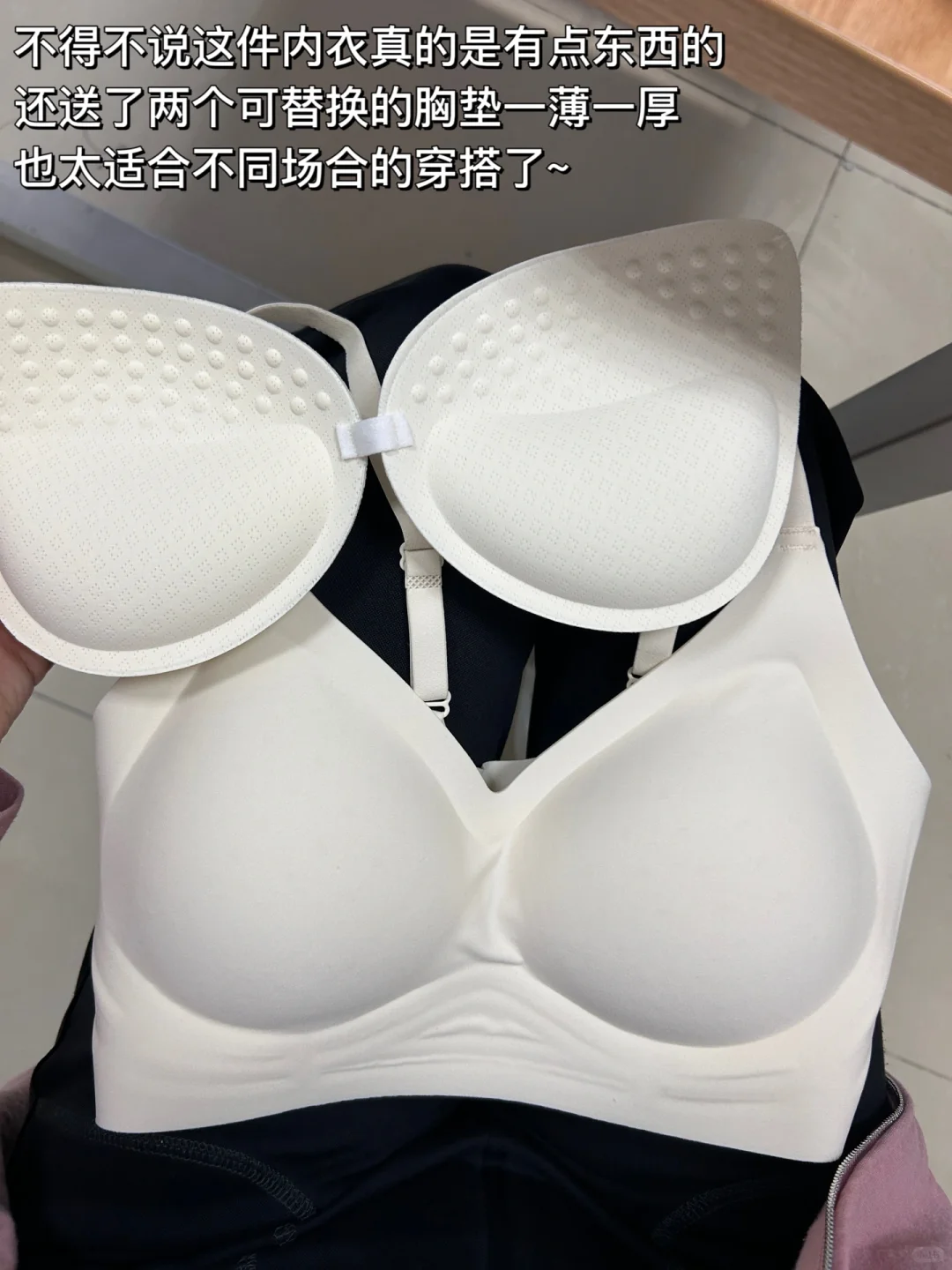 在食堂偷拍到一个身材超好的女生...