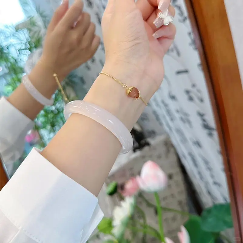 天然冰种高冰玛瑙手镯白月光镯子女款翡翠玉