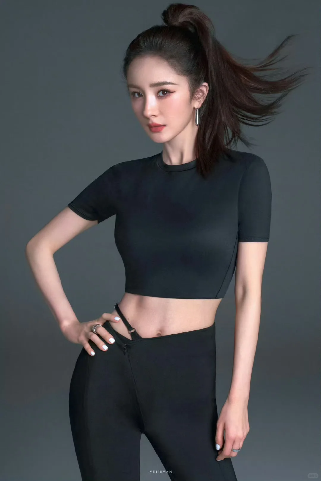 是时候发一下美胸杂志了