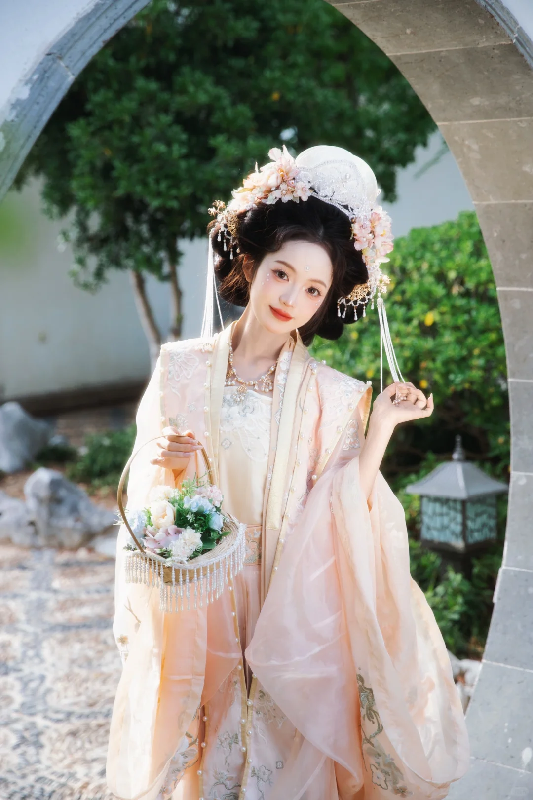 苏州必打卡项目之宋制簪花珍珠妆😍