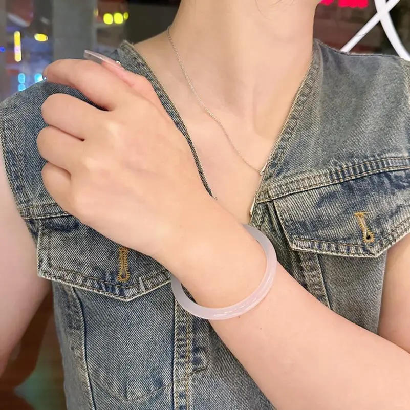 天然冰种高冰玛瑙手镯白月光镯子女款翡翠玉