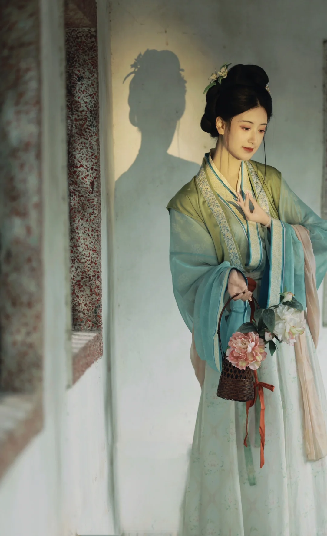 试问卷帘人却道海棠依旧