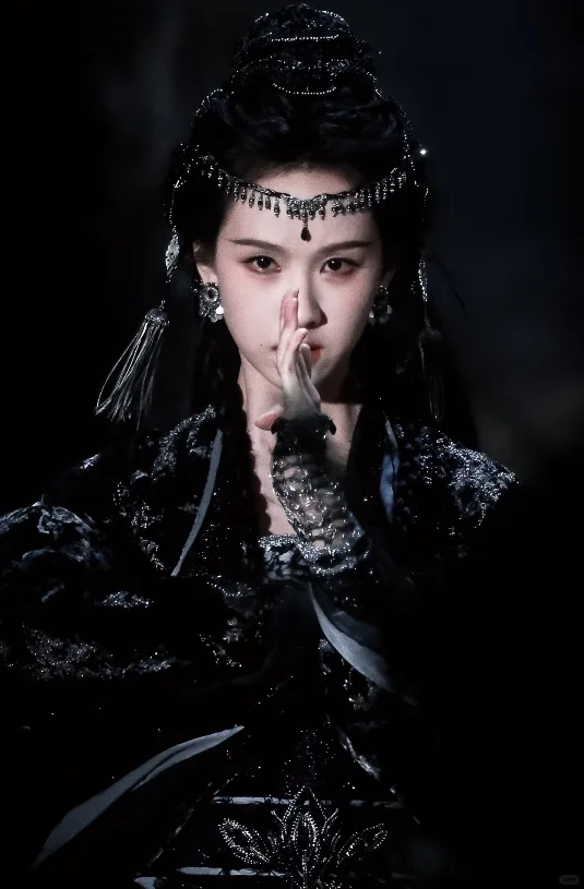 一眼万年的青衣古风造型yyds陈都灵>ᴗoಣ