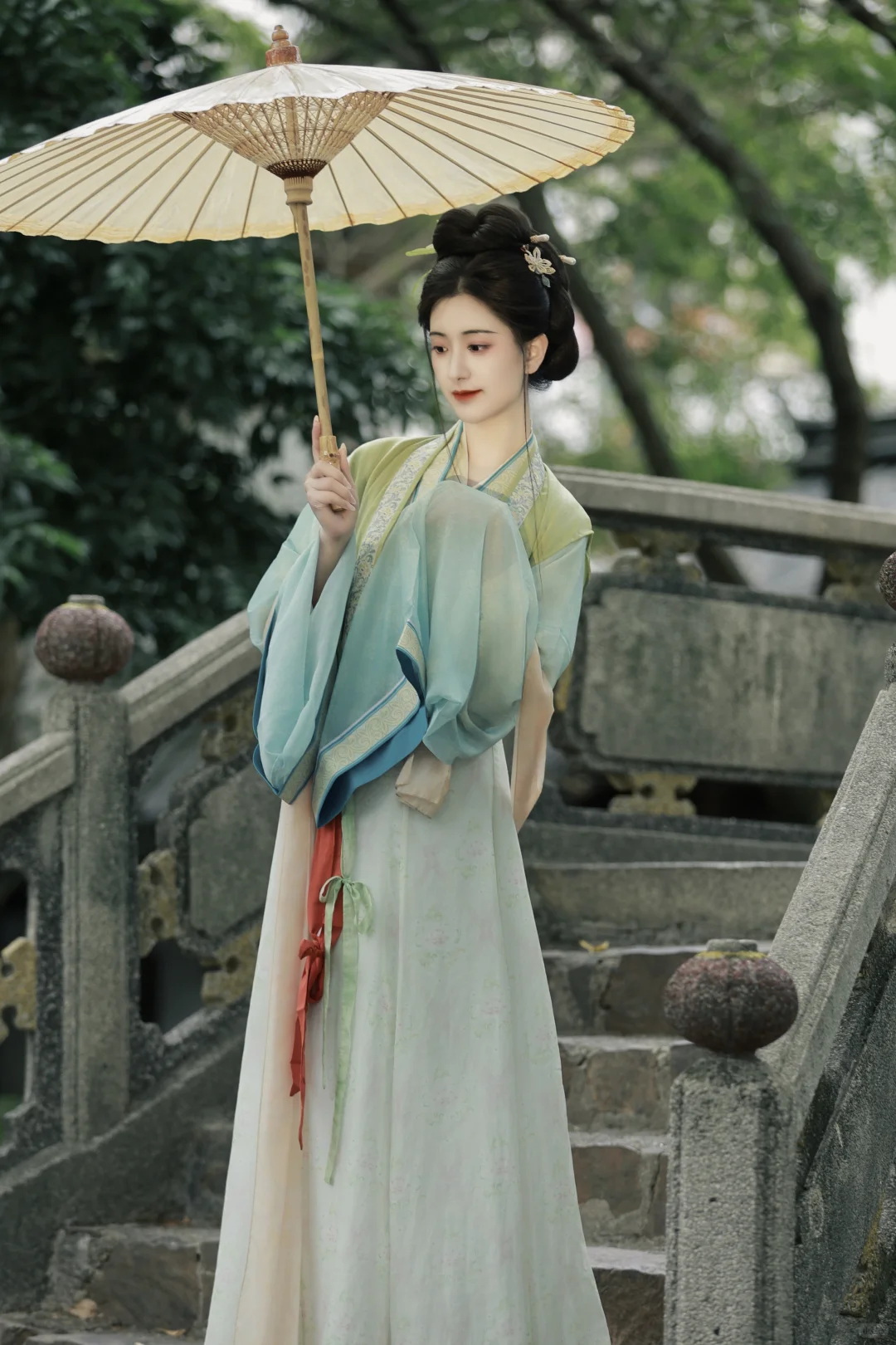 试问卷帘人却道海棠依旧