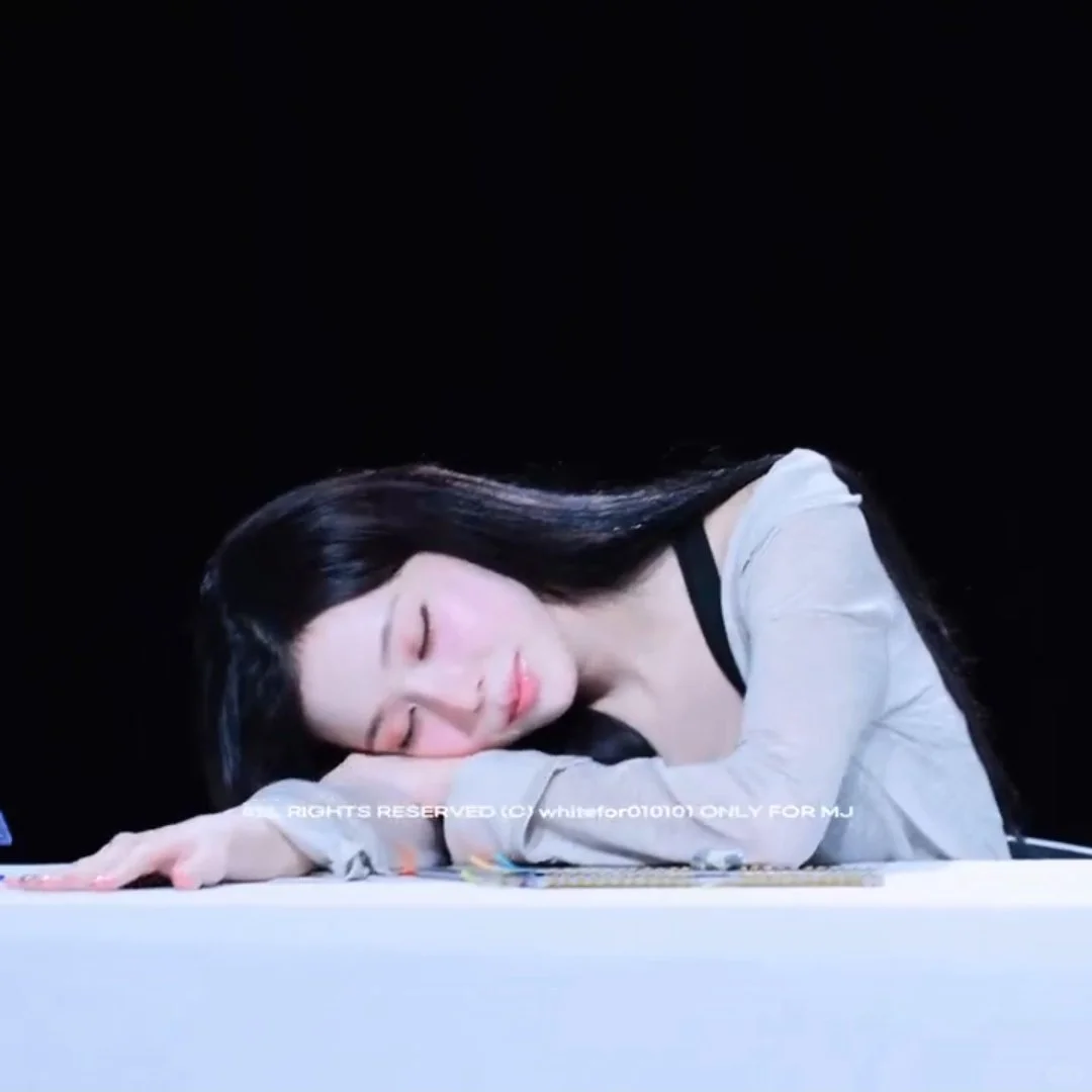 老肩巨滑～胸前的痣好迷人