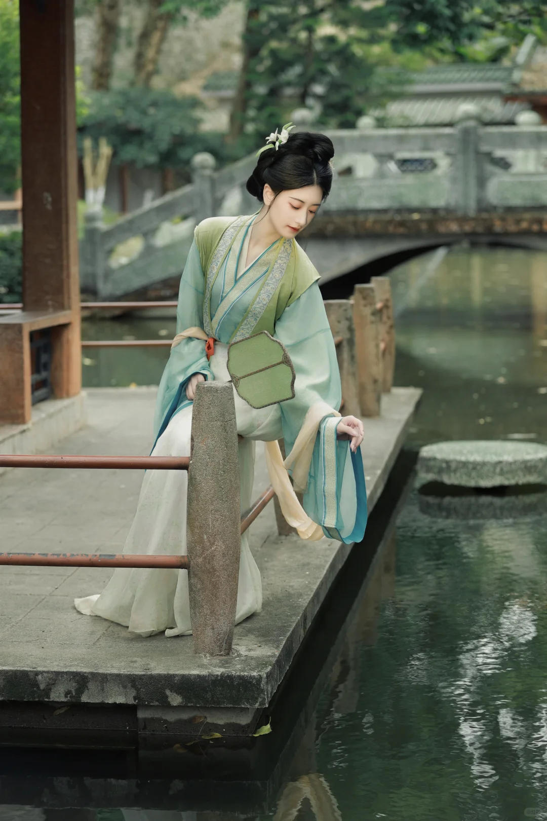 试问卷帘人却道海棠依旧