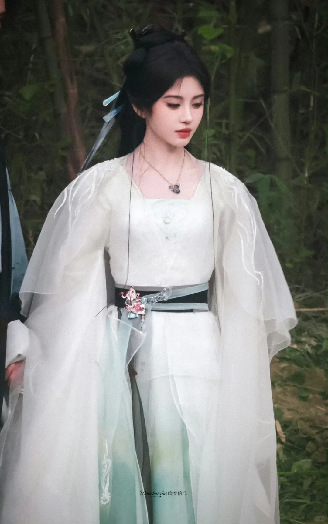 《来战》鞠婧祎阿黛 造型汇总15套