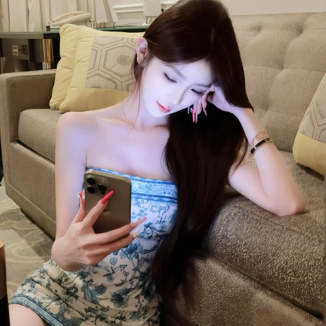 𝙒𝙚𝘾𝙝𝙖𝙩清纯钓系女头