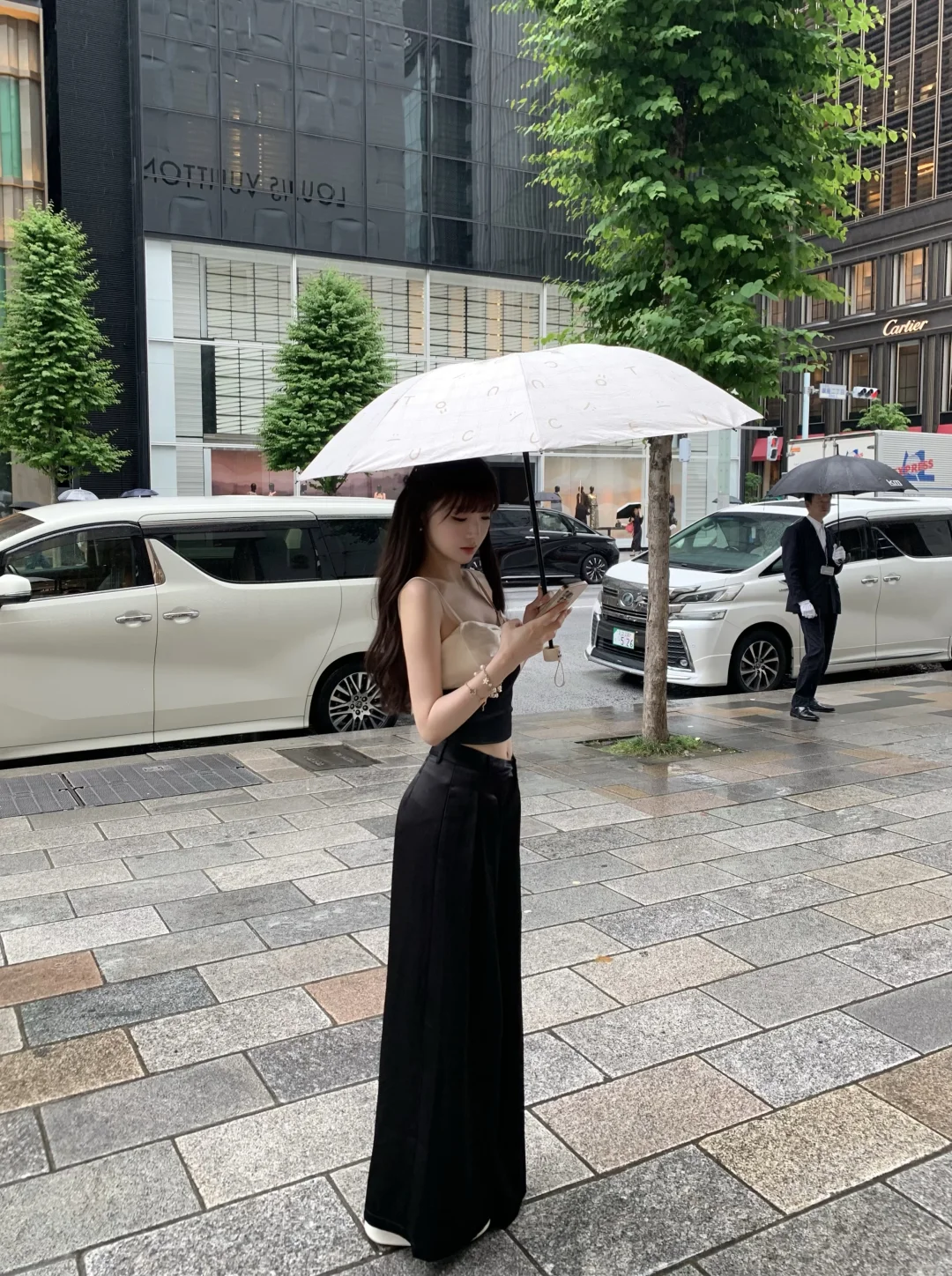 她实在娇艳 有点脾气又如何