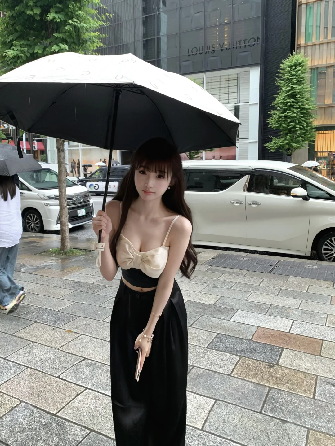 她实在娇艳 有点脾气又如何