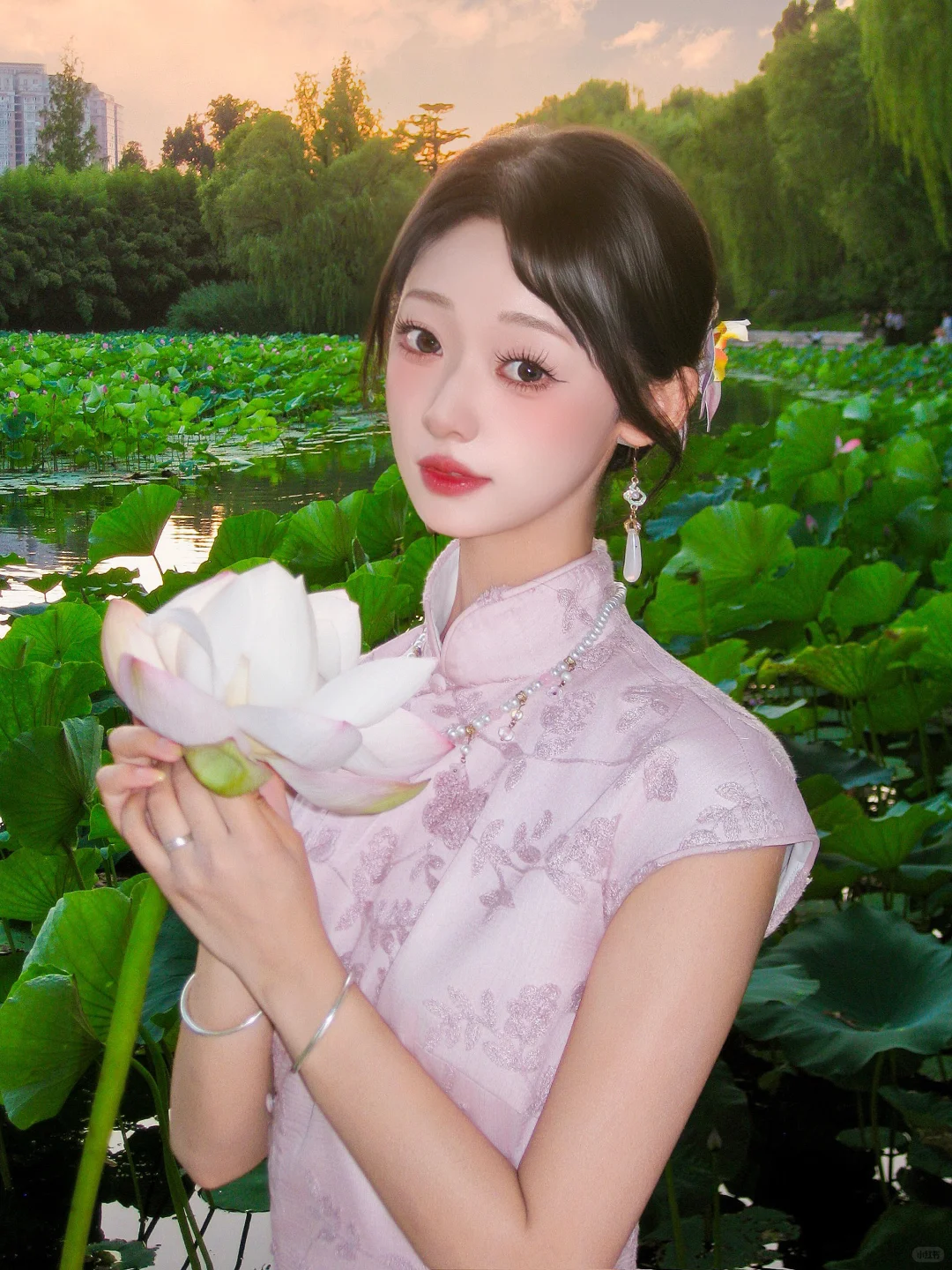“误入眉眼 可叹惊鸿” ❗️荷花成了她的陪衬