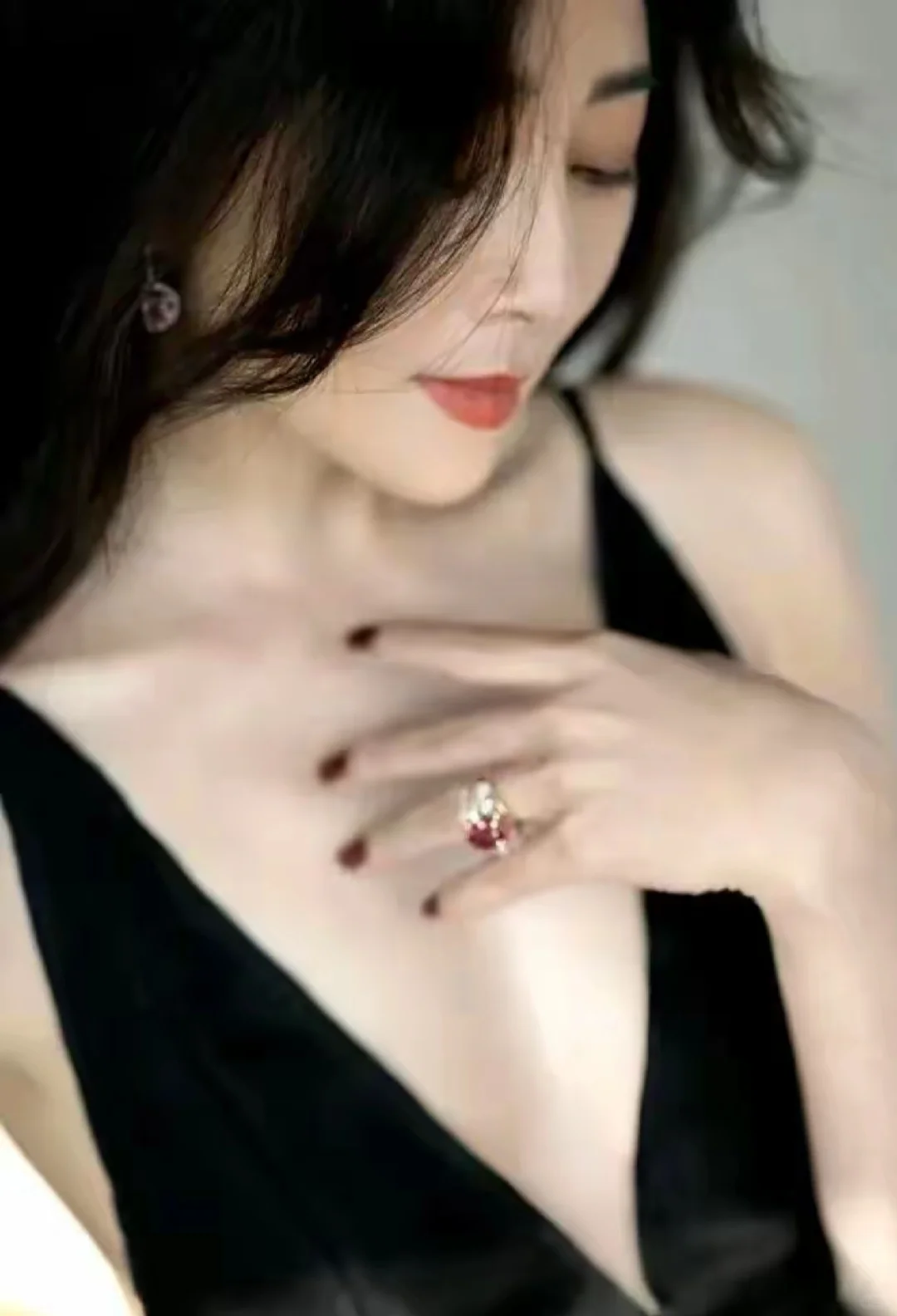 殷桃:黑丝玄彩