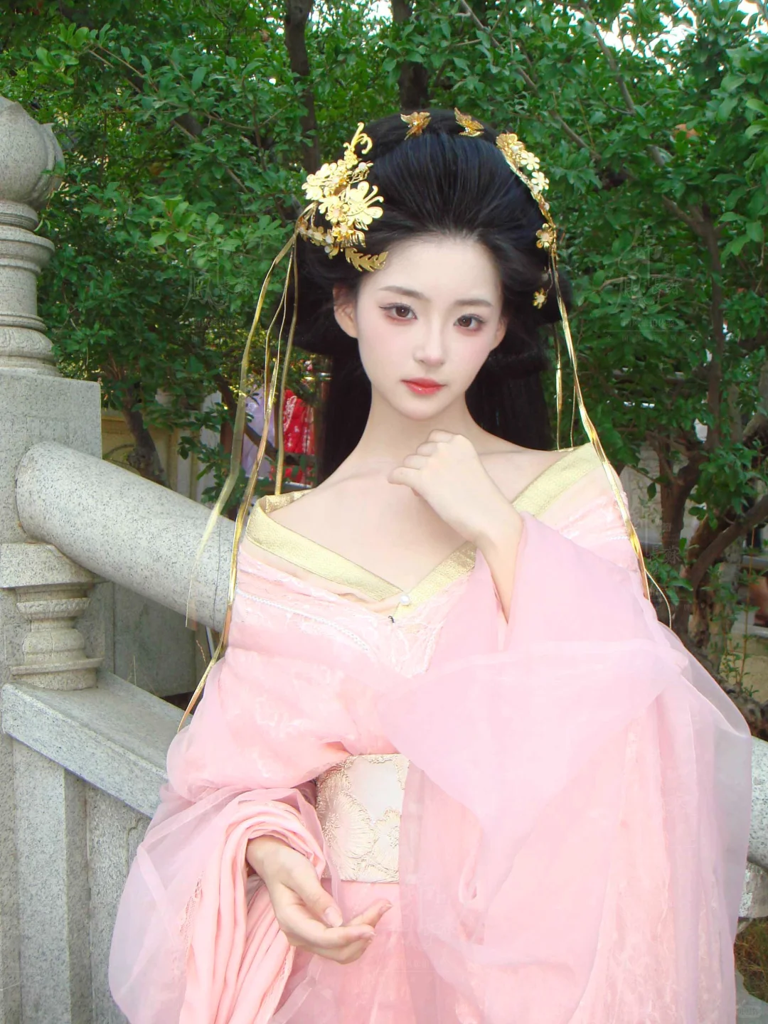 ccd还是手机！清冷感虞姬粉色战国袍太出片