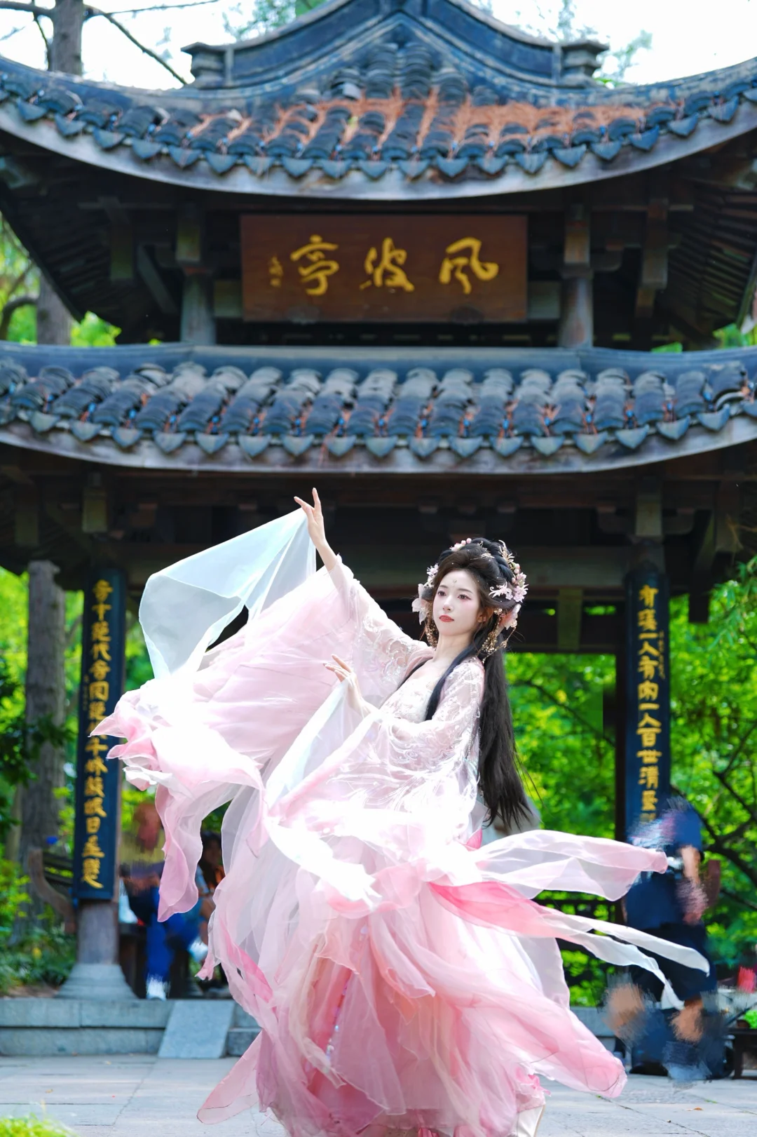 这怕不是人鱼公主的嫁衣吧！真的好闪！