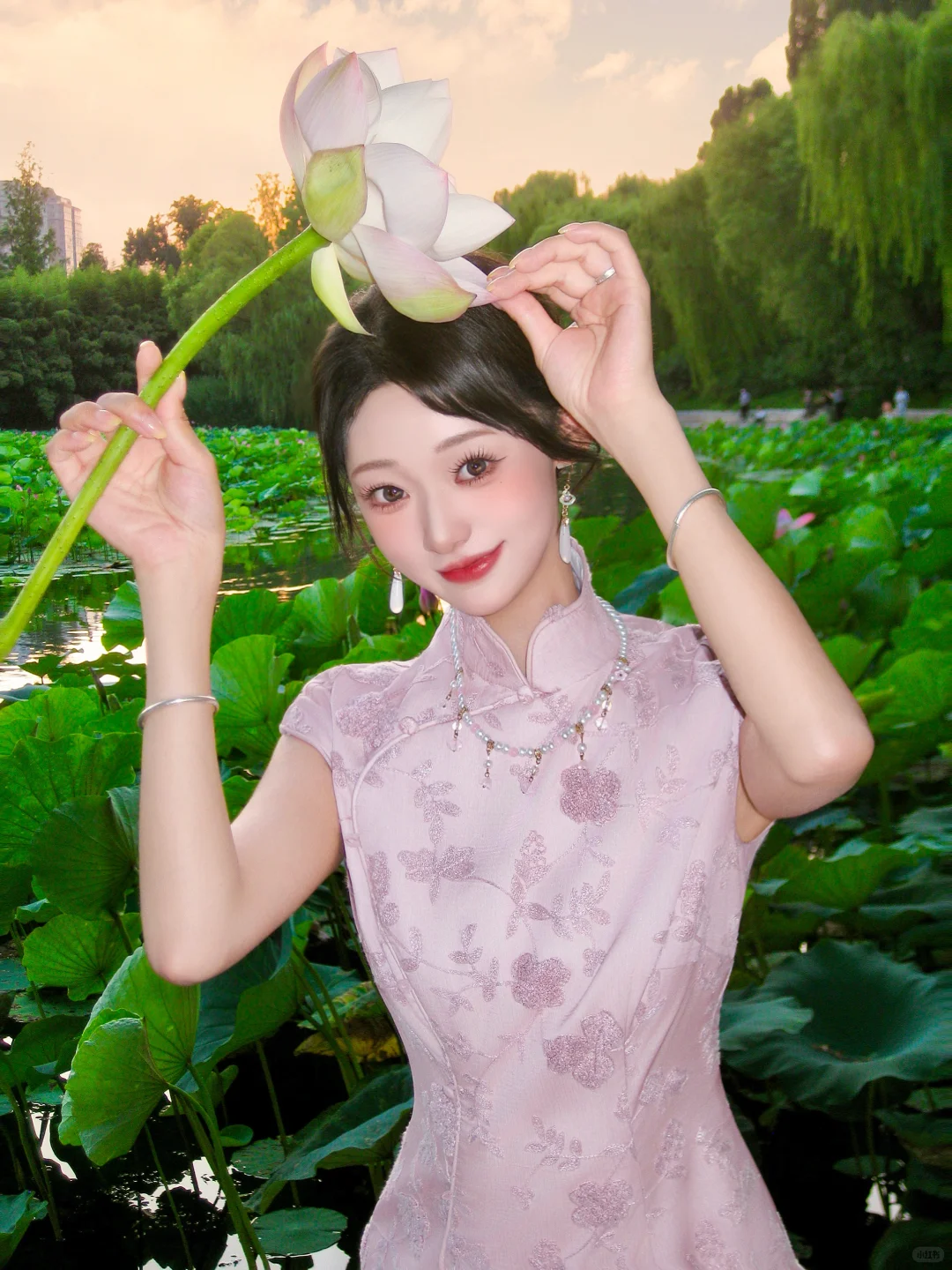 “误入眉眼 可叹惊鸿” ❗️荷花成了她的陪衬