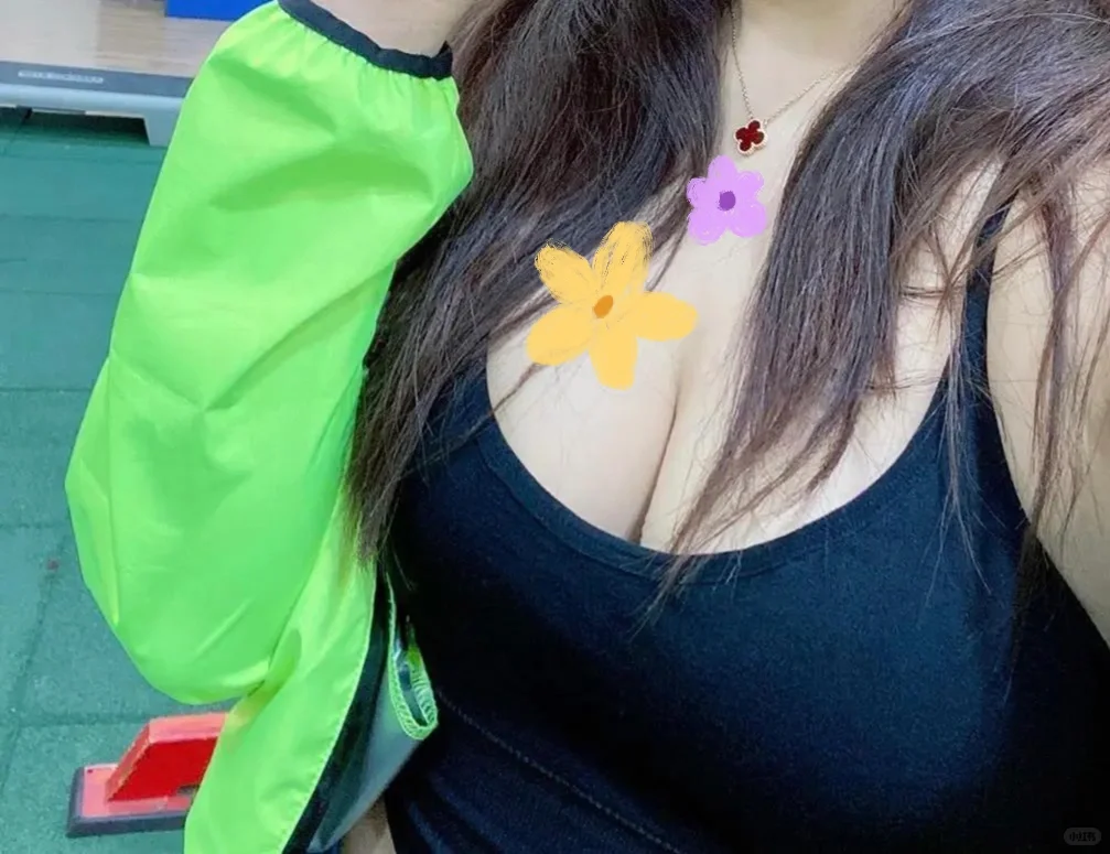 📸 **拍照心机！这件内衣让锁骨杀更绝了**