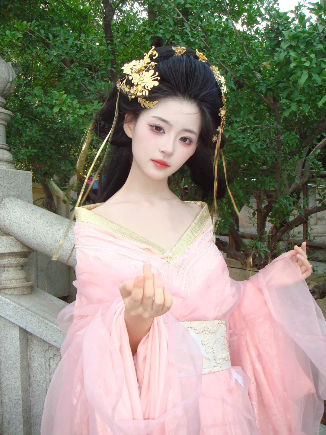 ccd还是手机！清冷感虞姬粉色战国袍太出片