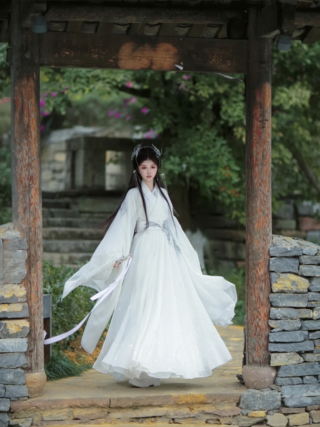“师兄，今日一别，各自天涯”