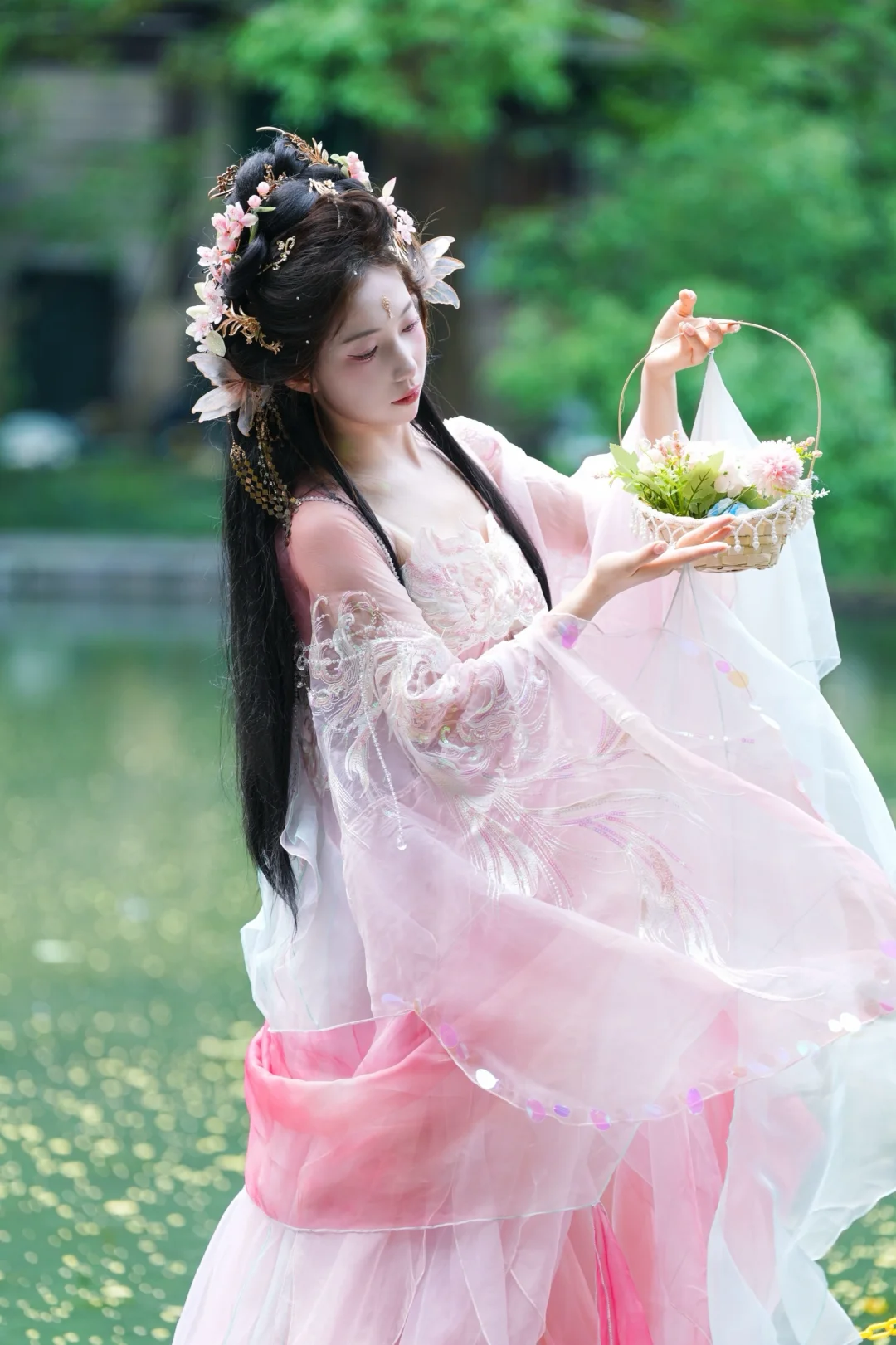 这怕不是人鱼公主的嫁衣吧！真的好闪！