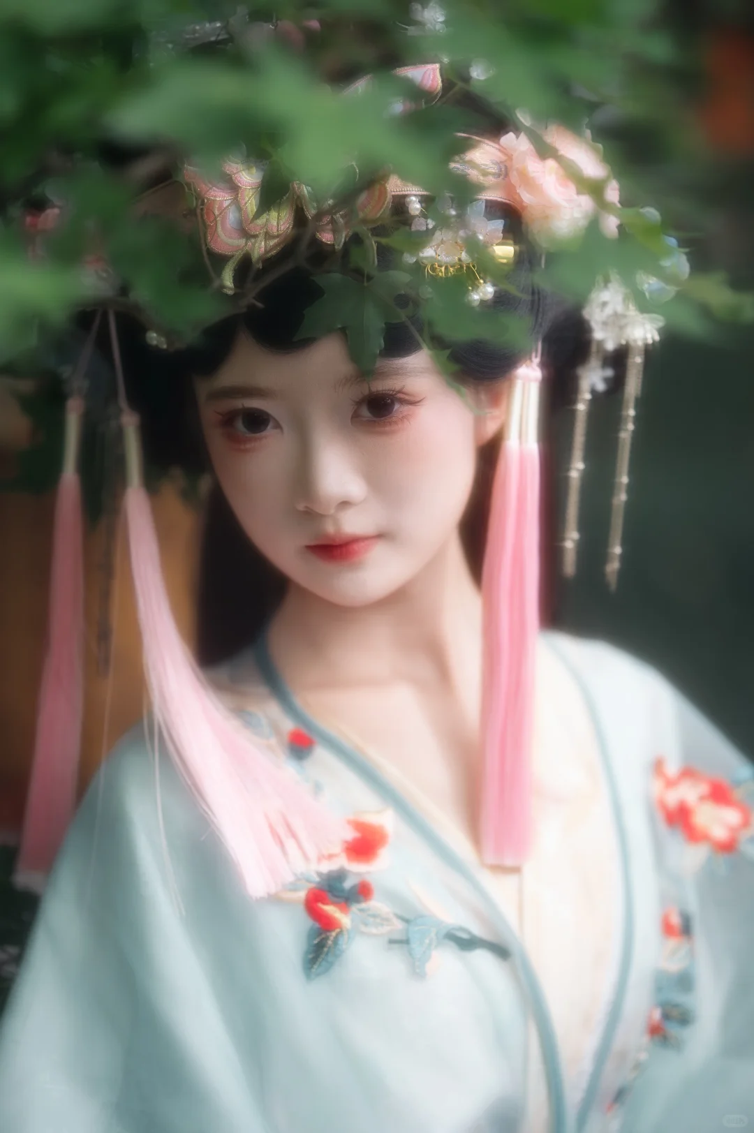 穿越千年的古风之美：汉服与自然的完美融合