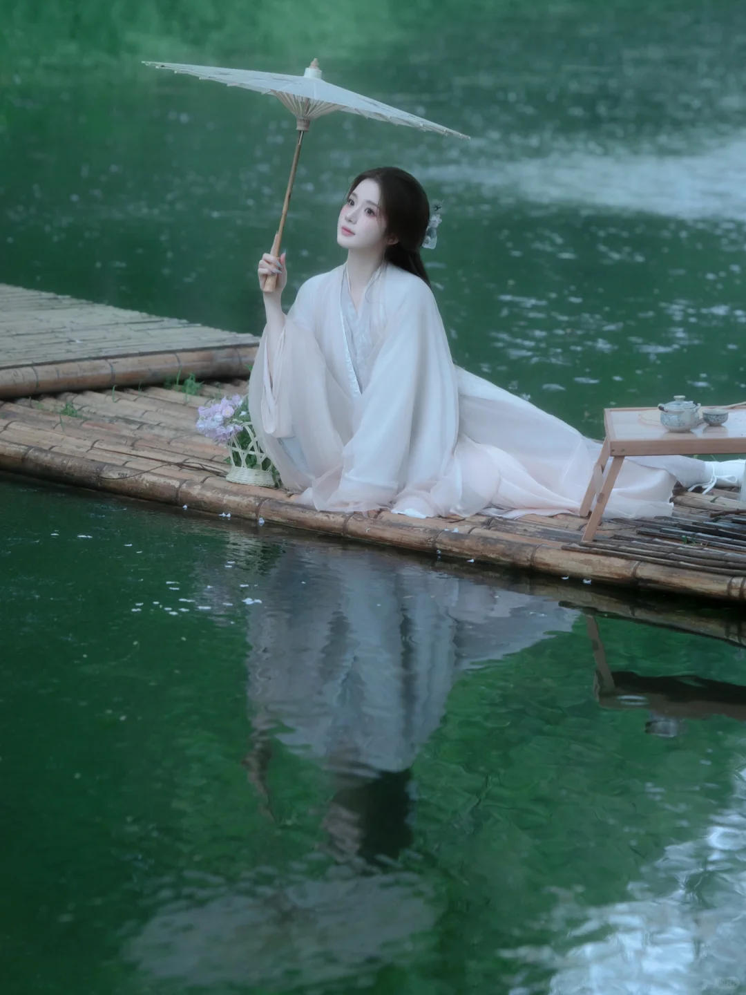 苏州雨中清冷感竹筏汉服🍃真江南氛围拉满❗️