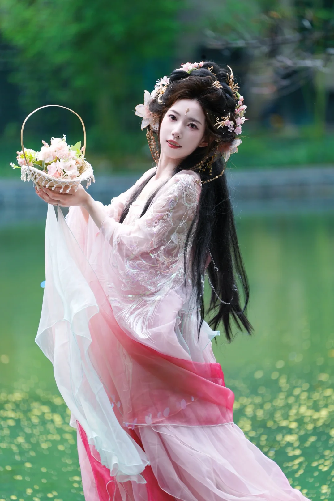 这怕不是人鱼公主的嫁衣吧！真的好闪！