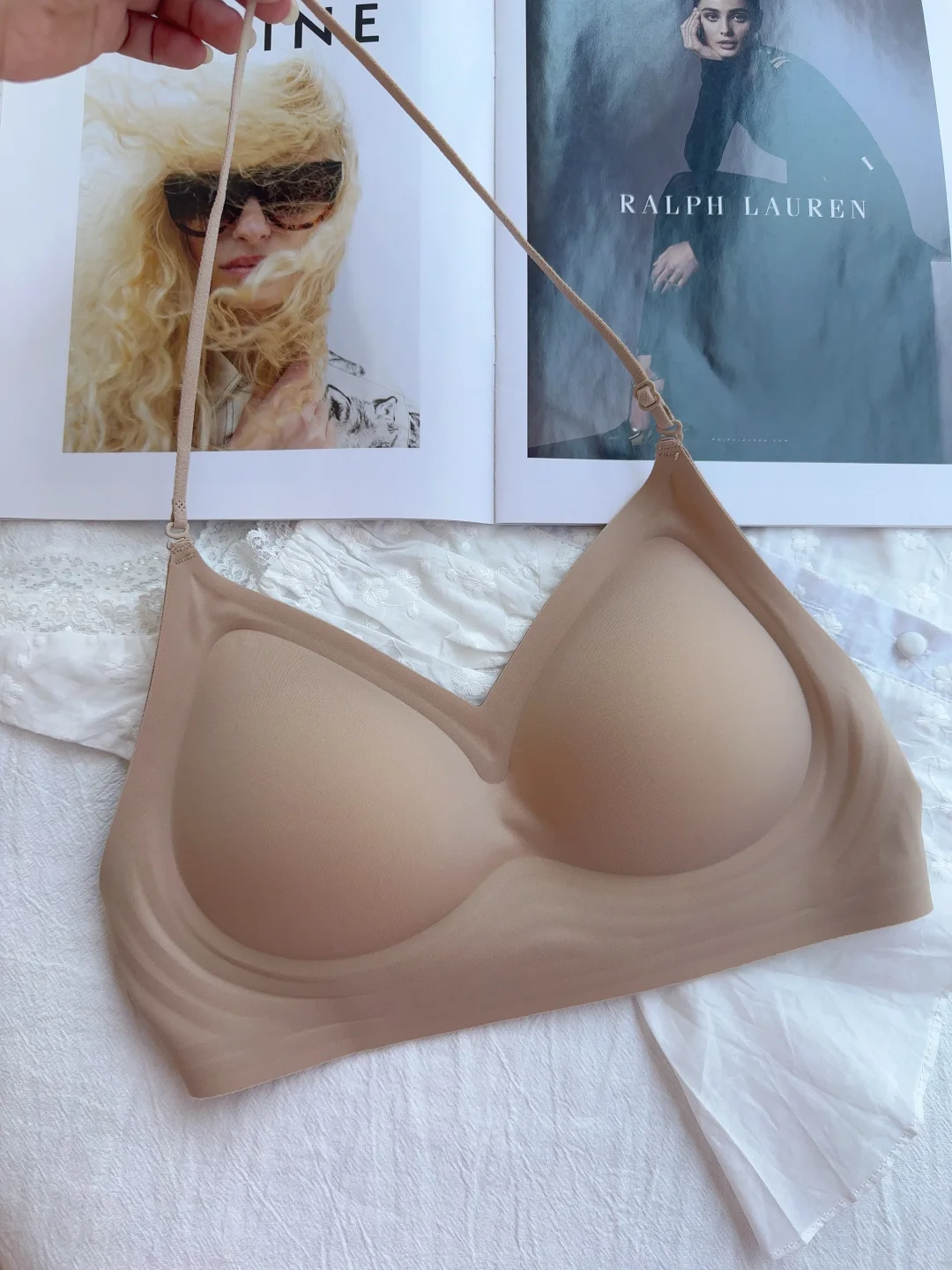 露背➕挂脖！粉底液大露背👙真的又辣又 sexy