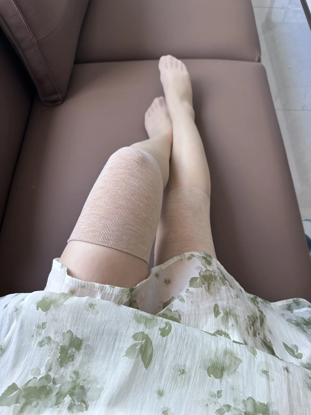 第一次穿护膝的丝袜……被它彻底的征服了