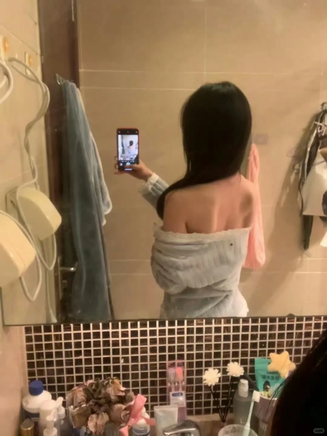 被她迷住了，好喜欢她！！！